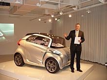 Cornelius Grzimek, seines Zeichens "Direktor Eigene Handelsnetze" bei PSA Peugeot Citroën“, startete die Präsentation des BB1 in Berlin. Peugeot gehe es darum, „die Dimension urbaner Mobilität neu zu definieren“. Foto: W. Riedel/auto-reporter.net 